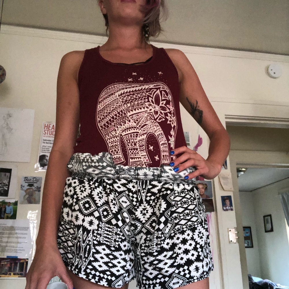 Elephant Razorback yoga shirt - Picture 4 of 4